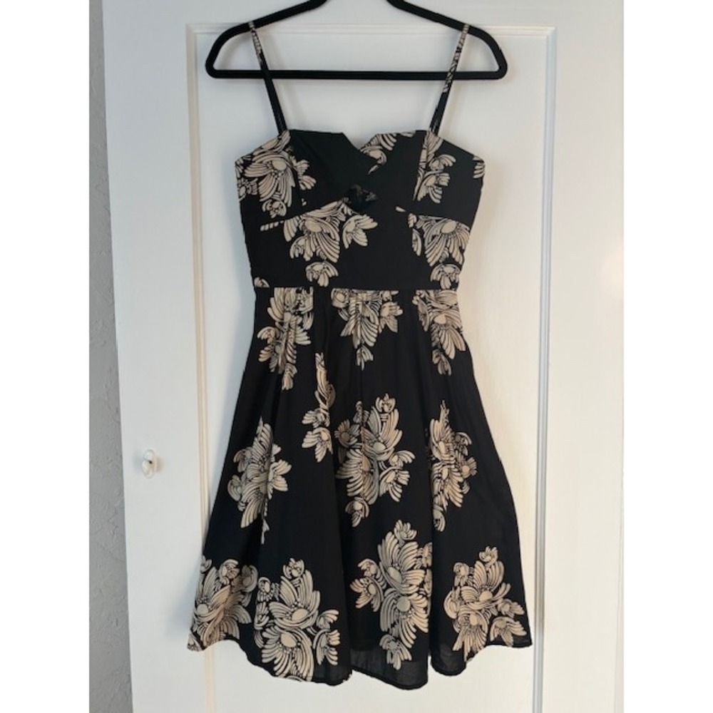 French Connection Black Cream Floral Fit & Flare Dress Keyhole Neckline